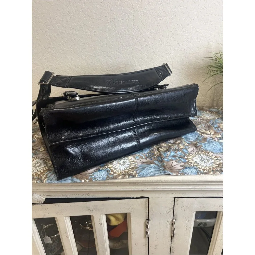Kenneth Cole Black Leather Laptop Messenger Briefcase Bag